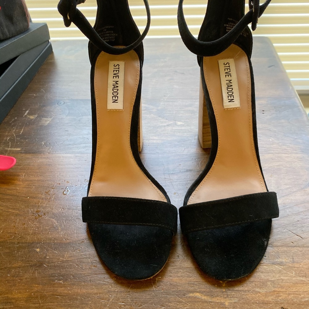 Heels - Picture 2 of 3